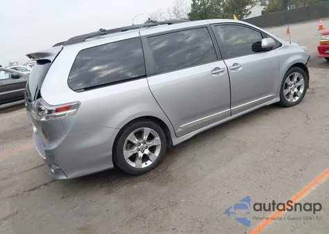 2012 Toyota Sienna Se 8 Passenger z USA, uszkodzony, nr VIN 5TDXK3DC7CS243837